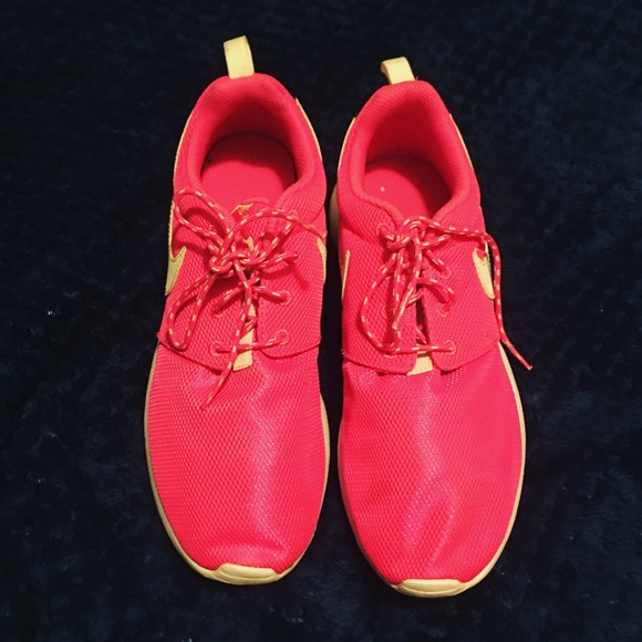 Nike’s - Picture 2 of 3